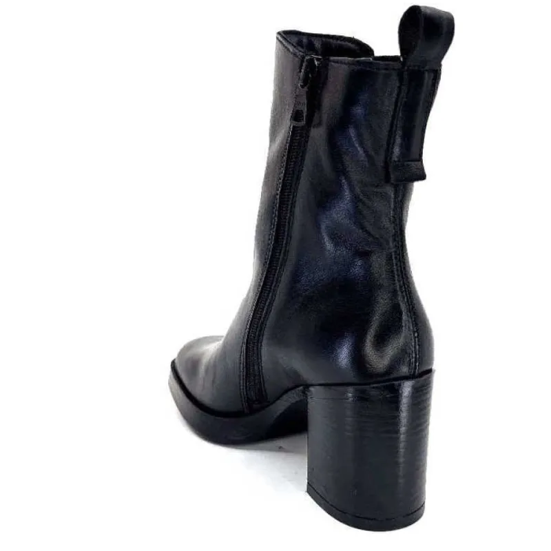 P96212 Cuir Noir*Mjus Clearance