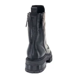 9006 Cuir Noir*The Seller